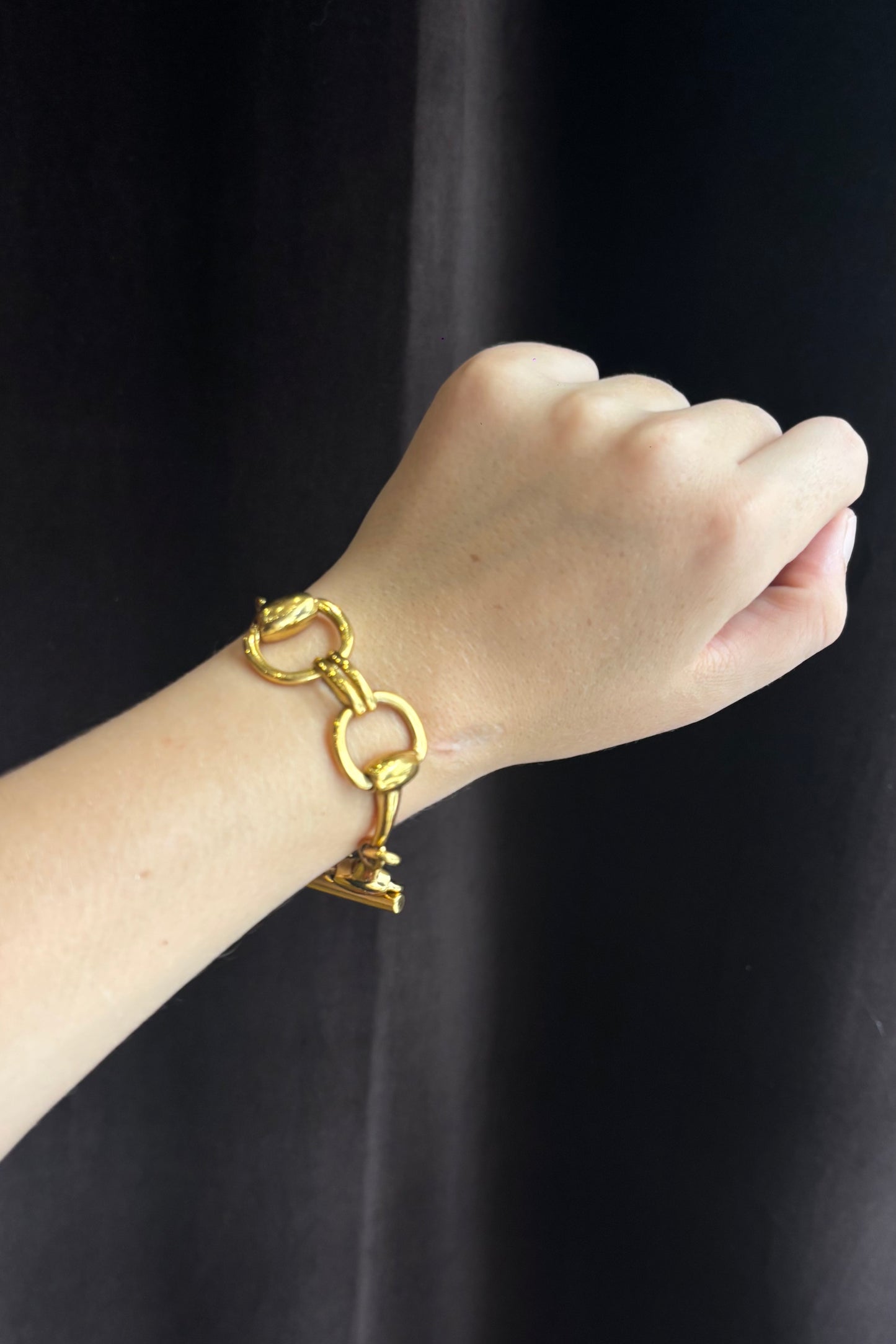 Gold-Tone Metal Wristband – Hermès-Inspired Design