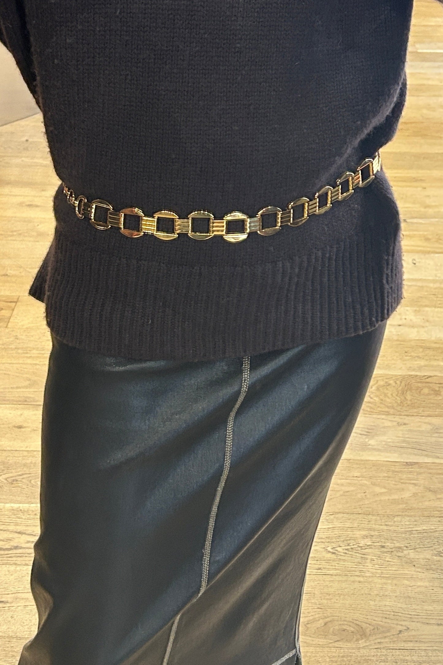 Gold Rectangular Open-Link Chain Belt – Adjustable Vintage Elegance