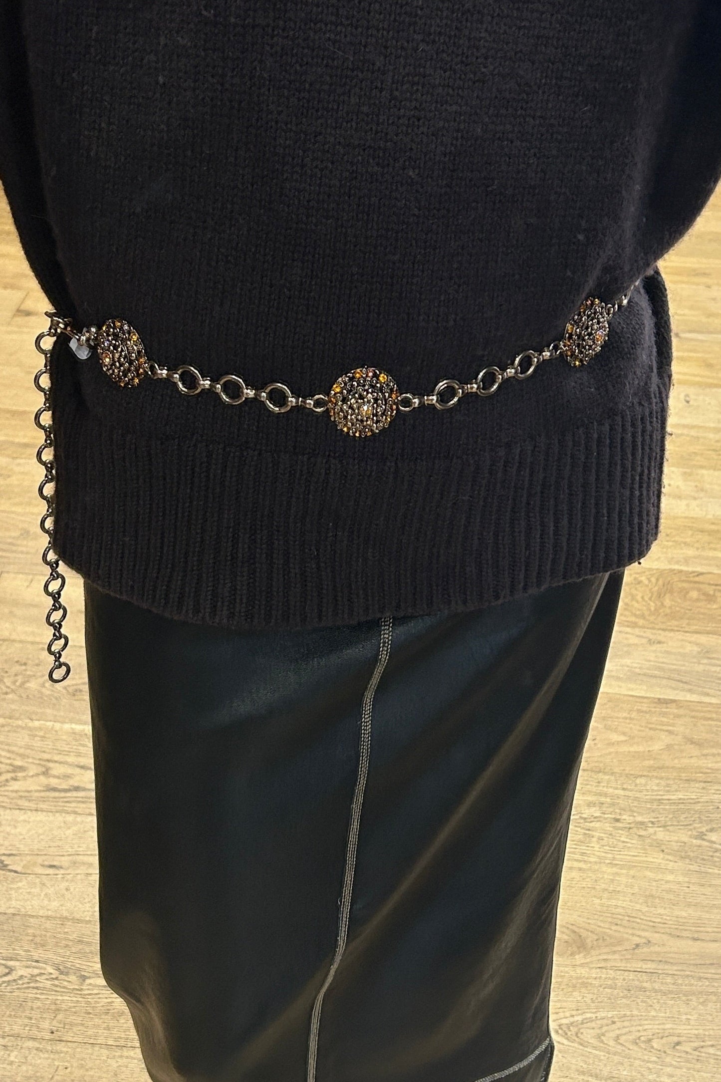 Gold Chain Belt with Orange Crystal Medallion – Adjustable Vintage Statement