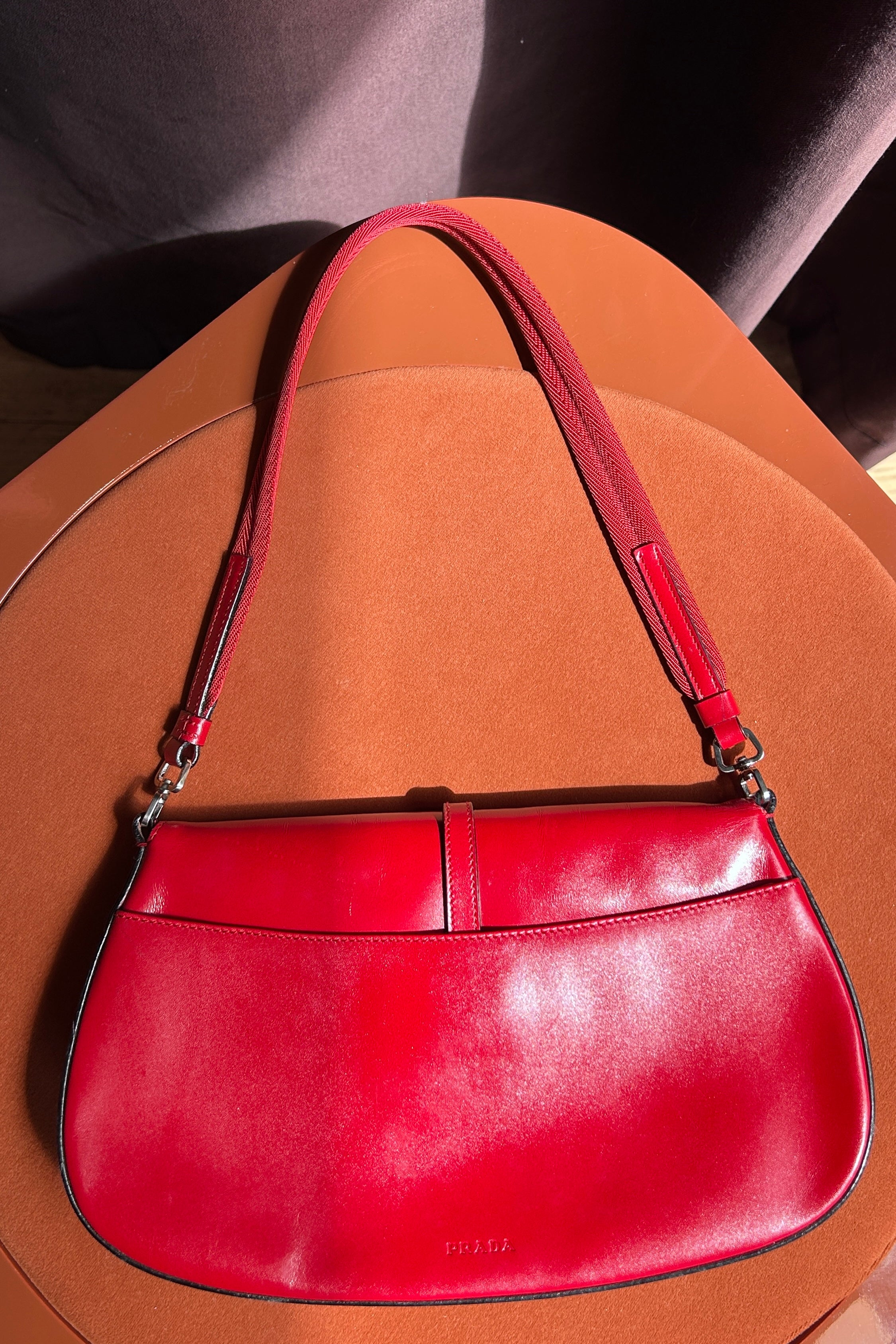 PRADA archiveレザー ショルダーバッグ 赤 Vintage Prada Cleo Red Leather Shoulder Bag – Authentic – Amarsi Paris