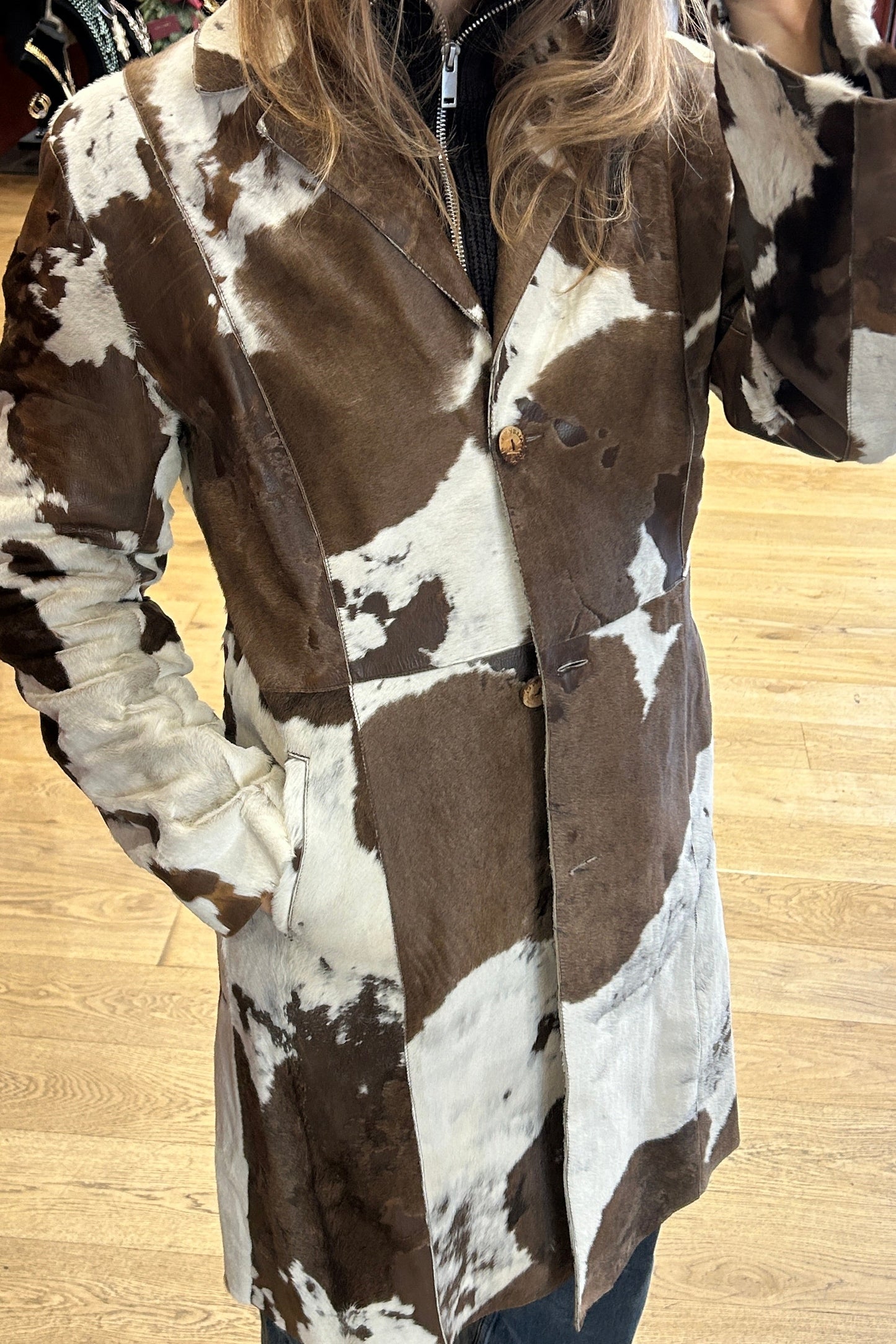 2000s Vintage Cowhide Leather Coat – Brown &amp; White, Size S/M