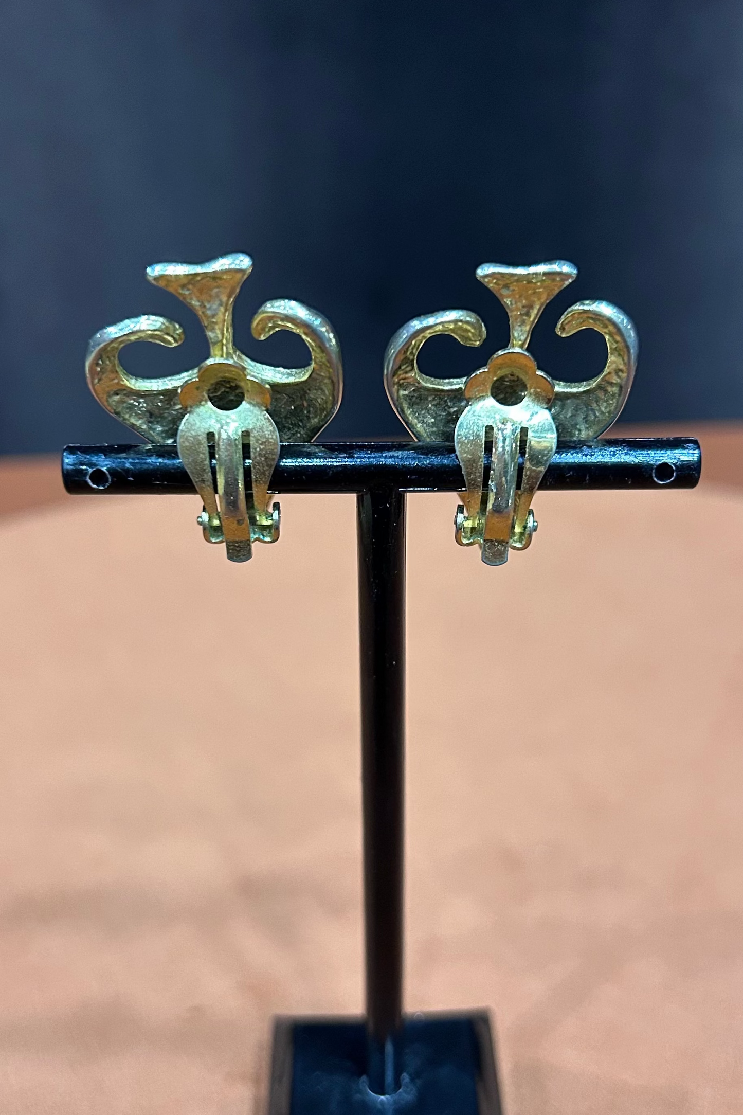 Vintage 80s Gold Clip “Spade” Earrings