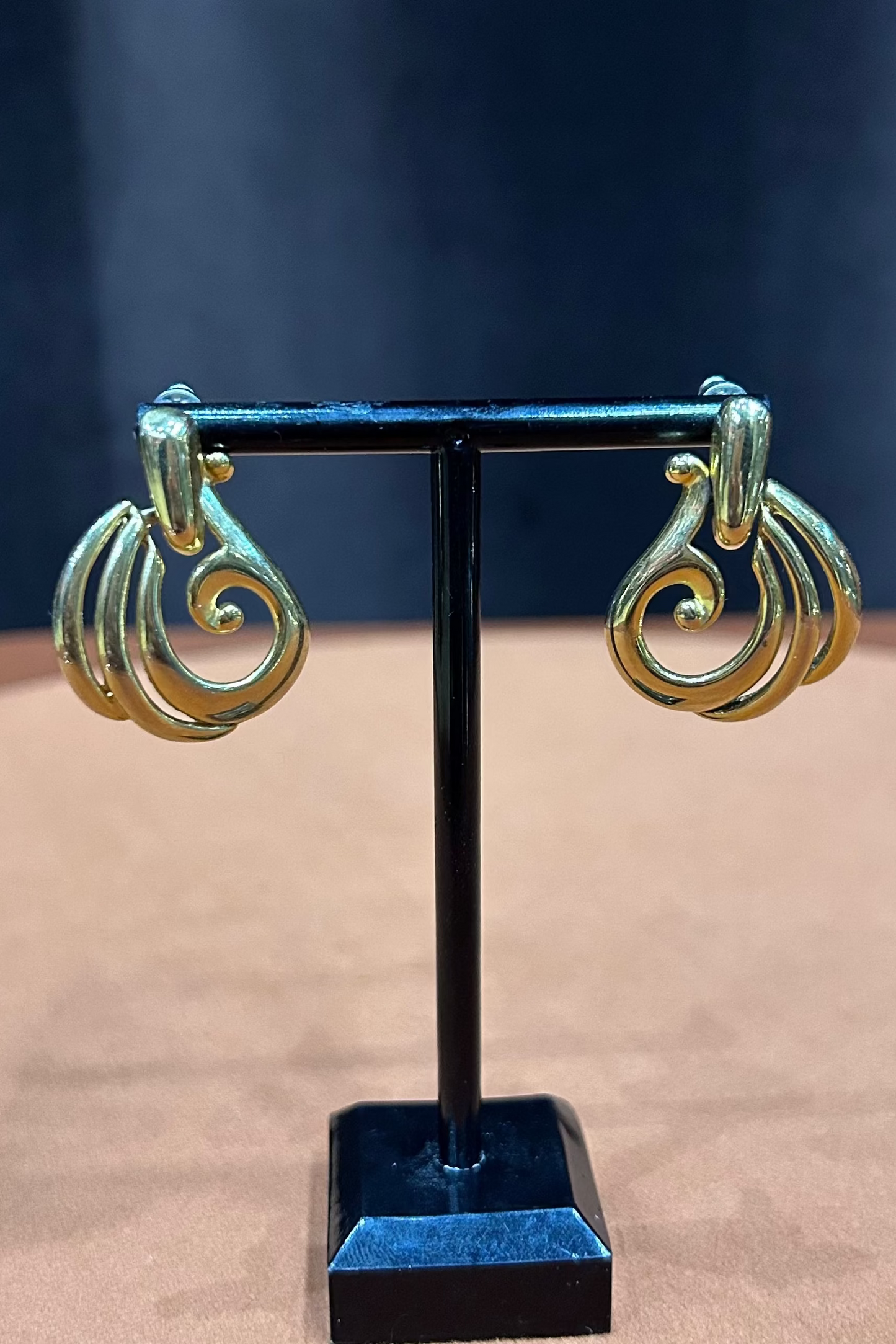 Vintage 90s Gold Baroque Circular Earrings